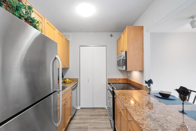 Building Photo - 400 N La Salle Dr