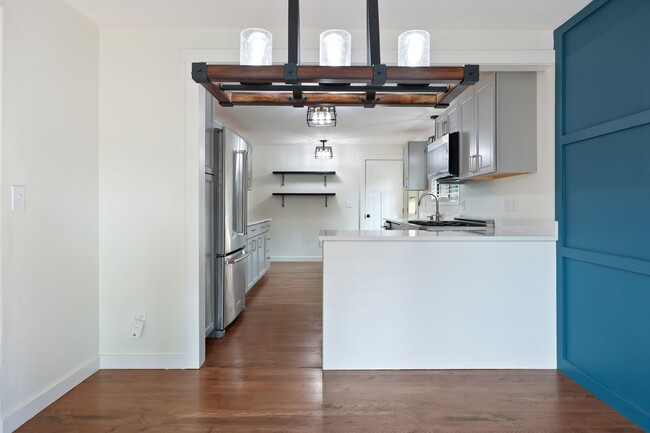 Building Photo - Home with private Long Lake community beac...