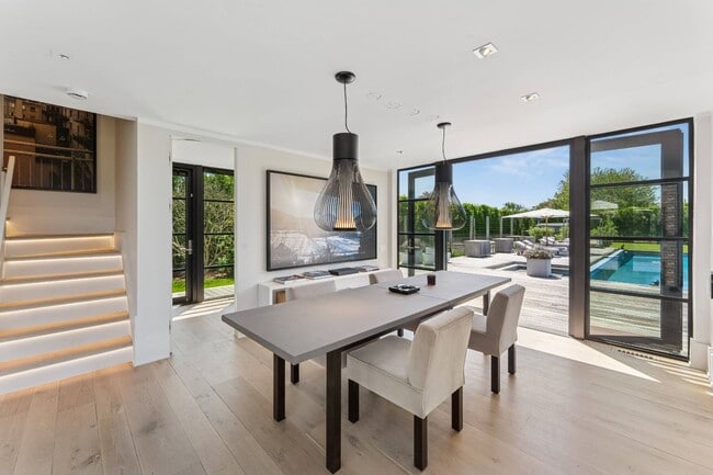 Building Photo - 811 Halsey Ln