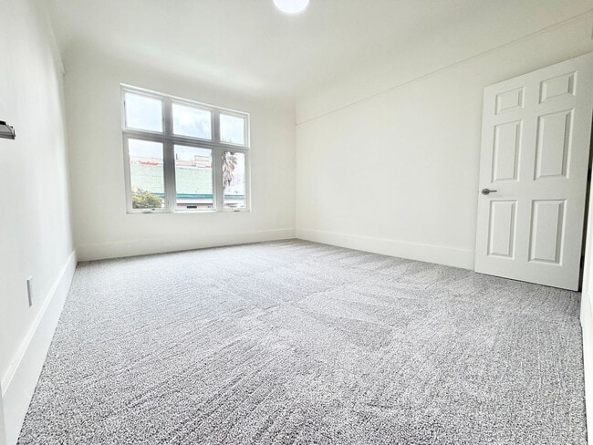 Building Photo - 4758-4764-4764 Mission St