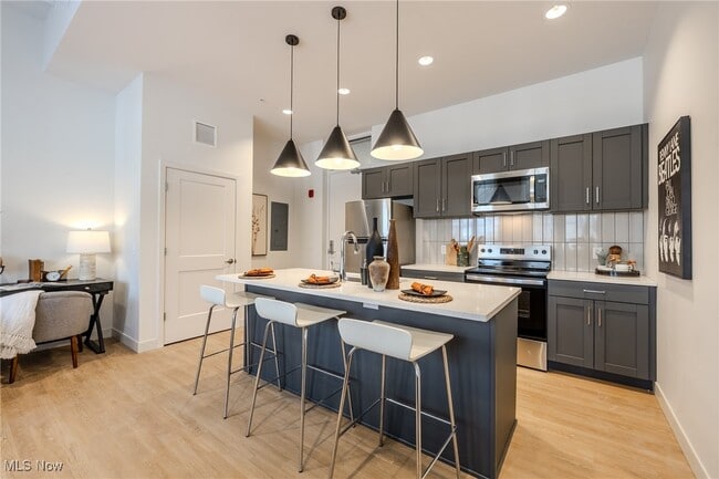 Building Photo - 25 E Spaulding St