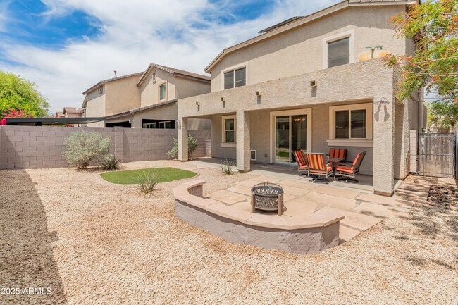 Building Photo - 2331 E Sunland Ave