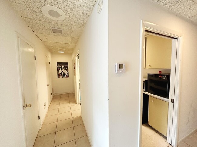 Building Photo - Huge 6 Bedroom, 3.5 Bathroom House in the ...