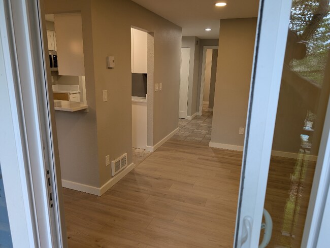 Building Photo - 12704 NE 144th St