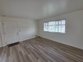 Building Photo - 6167 Mauritania Ave