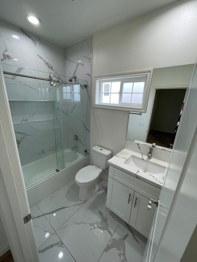 Building Photo - 25432 Park Ave