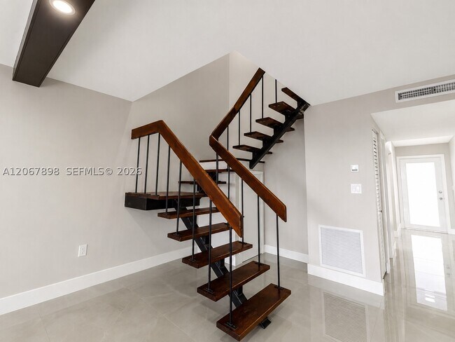 Building Photo - 14124 Kendale Lakes Cir