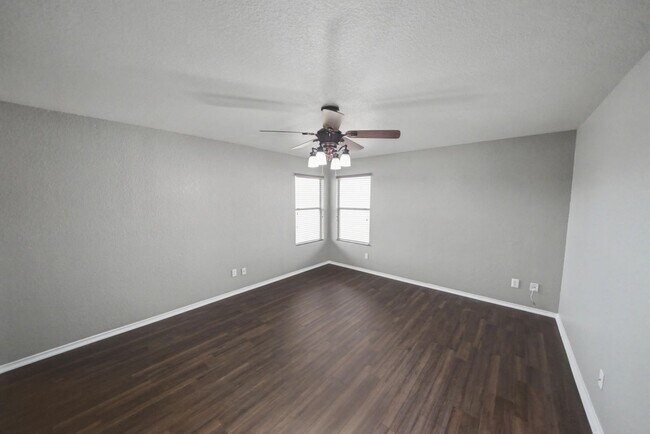 Building Photo - Spacious Cul-de-Sac Home with Greenbelt Privacy - Realtor Commission: $500