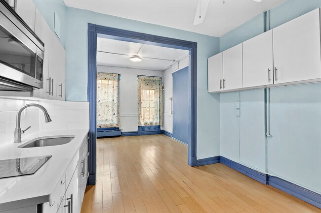 Building Photo - 105 Thompson St