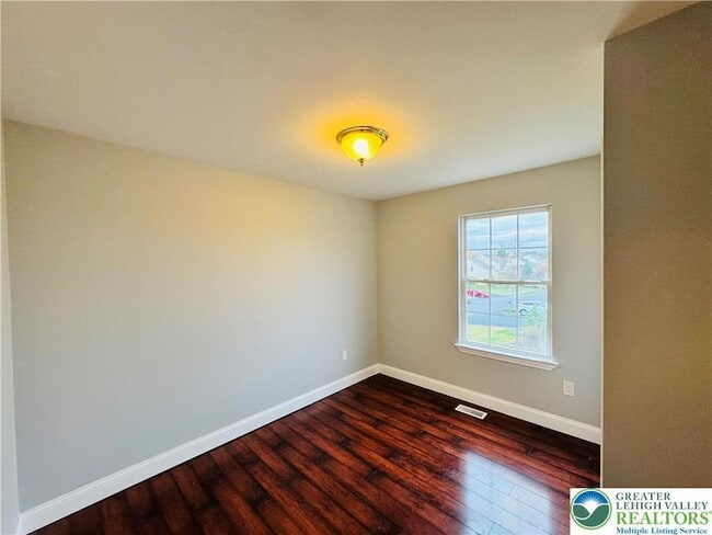 Building Photo - 2274 Briarwood Dr