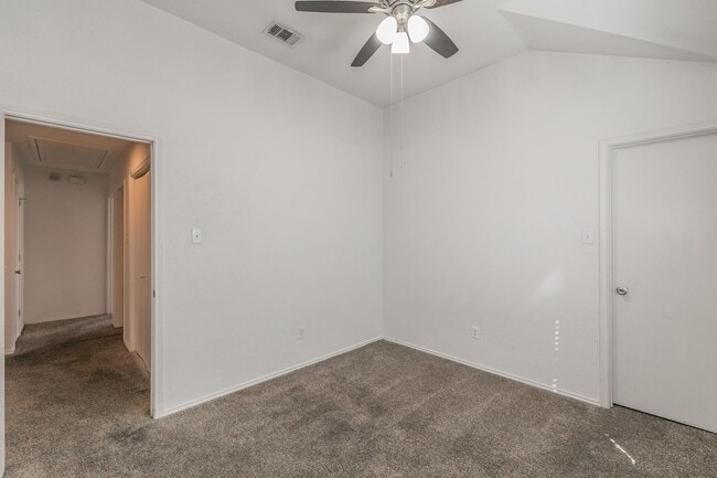 Building Photo - Newly Remolded in Lakewood-walking distance to the lake