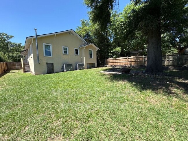 Building Photo - 1110 Troupe St