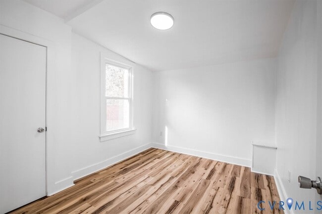 Building Photo - 1609 Buren St
