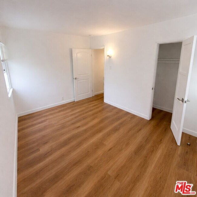 Building Photo - 9132 Crenshaw Blvd