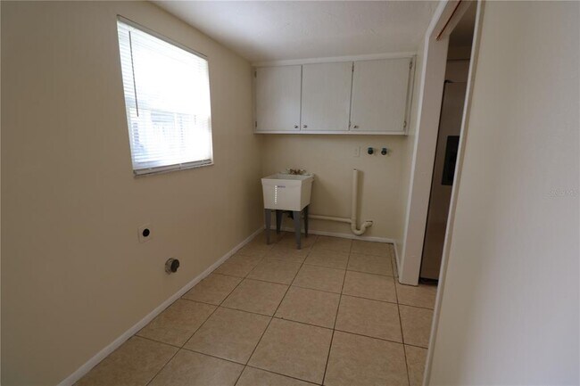 Building Photo - 7825 Birchwood Dr