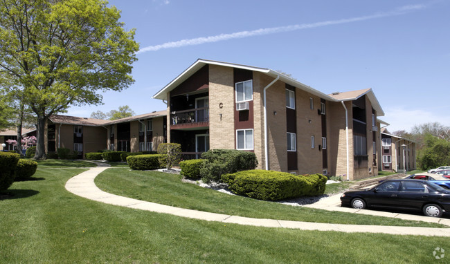 Primary Photo - Royal Court Apartments