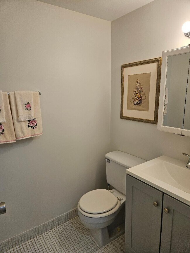 Building Photo - 300 Village Green Cir S