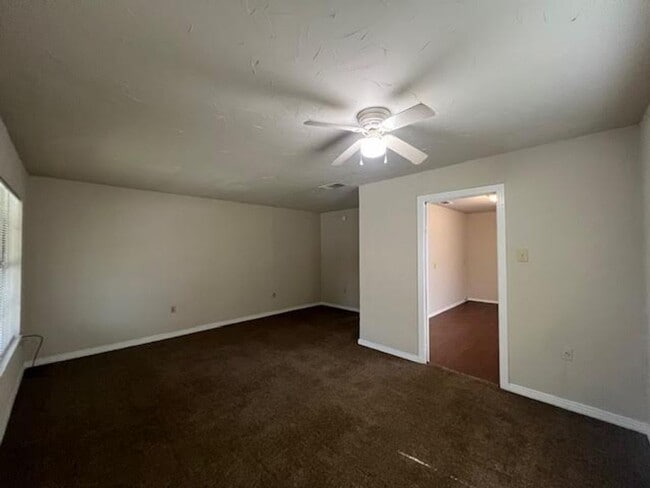 Building Photo - 1906 Bosque Blvd