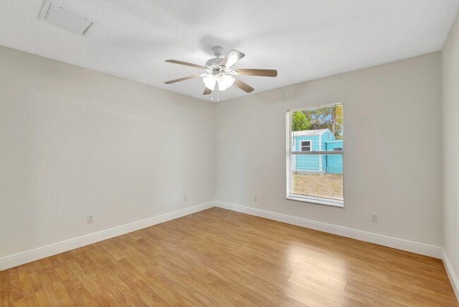 Building Photo - 189 SE Floresta Dr