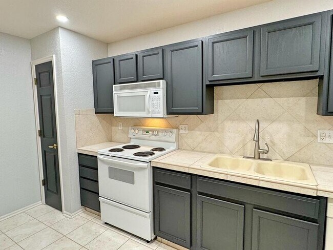 Building Photo - 4271 S Blackhawk Cir