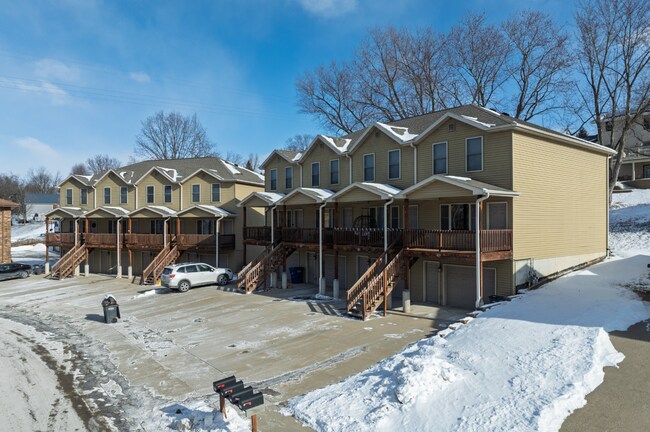 Building Photo - 819 Hawkeye Dr