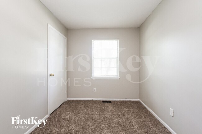 Building Photo - 4333 Phoenix Dr