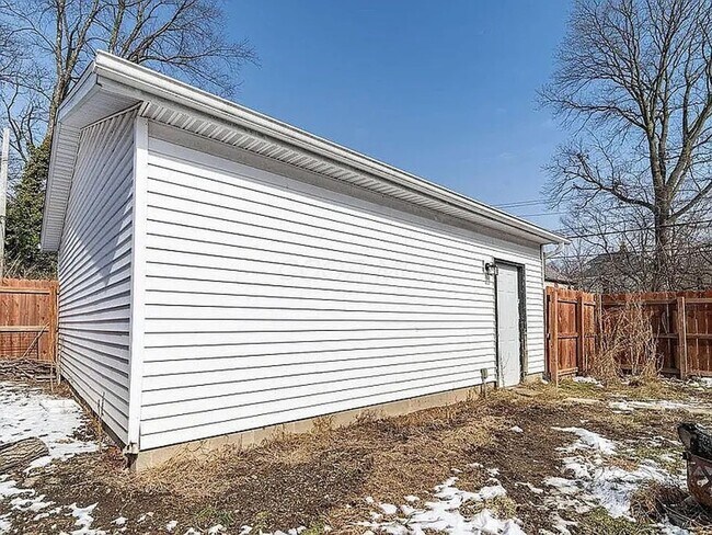 Building Photo - 1282 Cole St