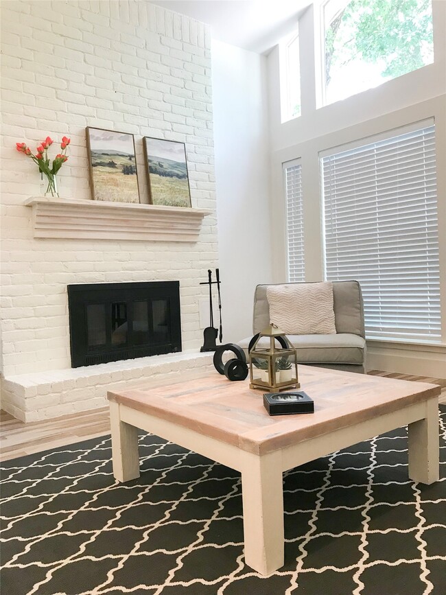 Building Photo - 5 Sandlily Ct