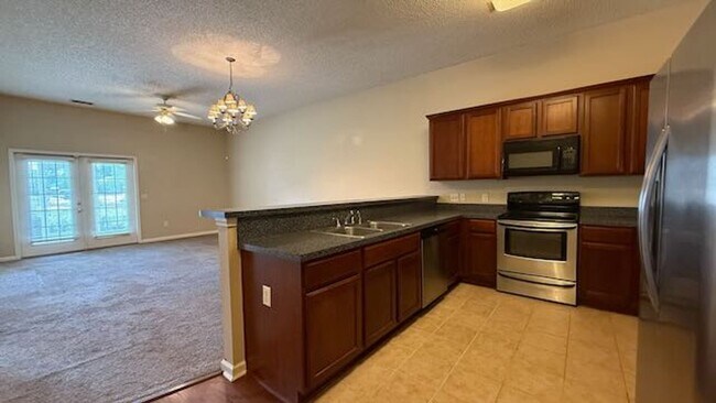 Building Photo - 3 bedroom - 2 bathroom - Stonelake Townhom...