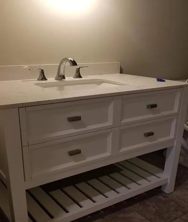 Building Photo - 3 Bedroom Downtown!