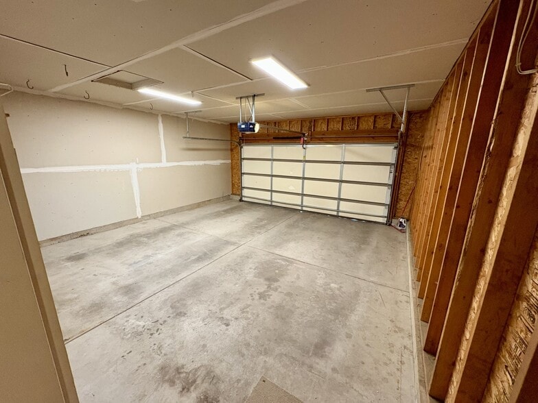 Building Photo - 1710 Menomonie St