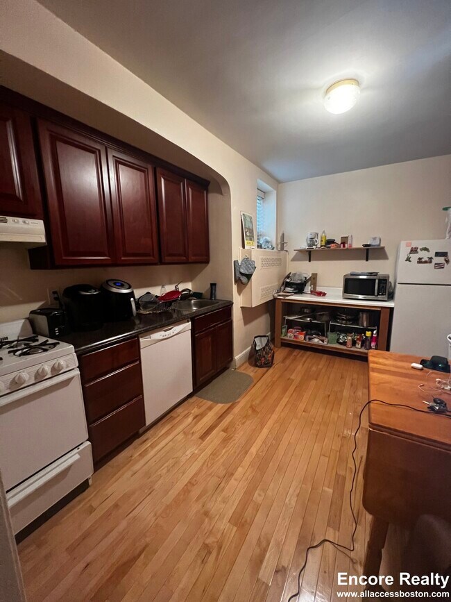 Building Photo - 1555 Beacon St