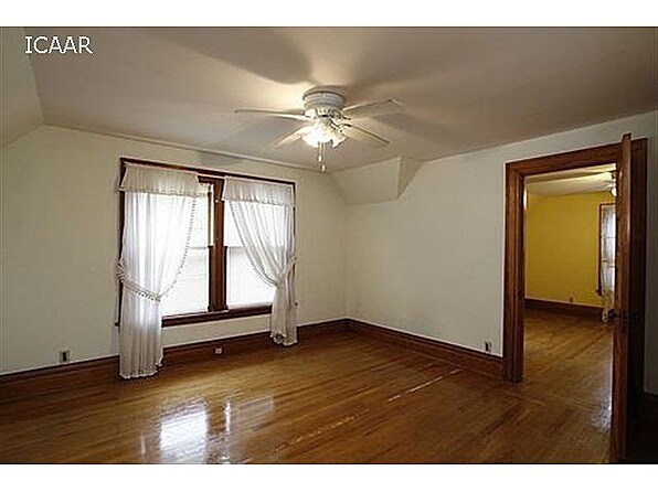 Building Photo - 430 N Van Buren St