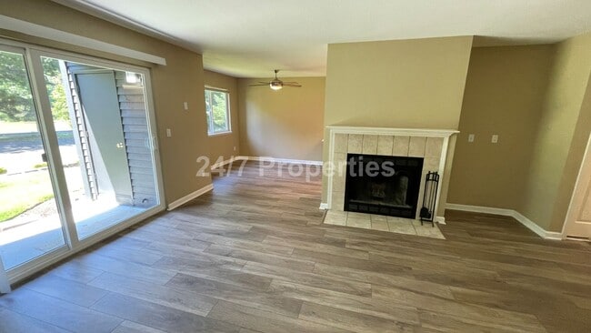 Building Photo - Beautiful 2 BD | 2 BA Condo w/ Amenities- ...