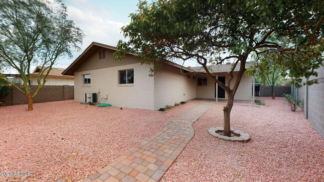 Building Photo - 1330 W 13th St