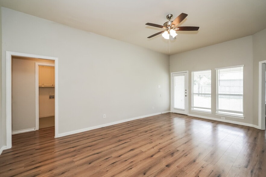Building Photo - 211 Dove Meadows Ln