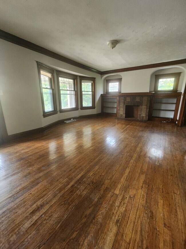 Building Photo - 126th,E.2681