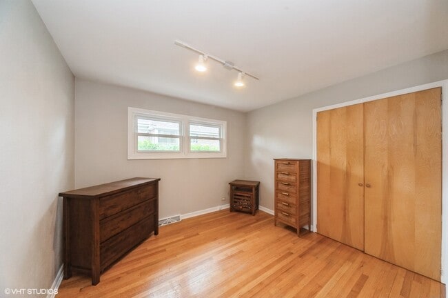 Building Photo - 565 Ridge Rd