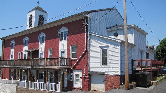 Building Photo - 208 Dock St
