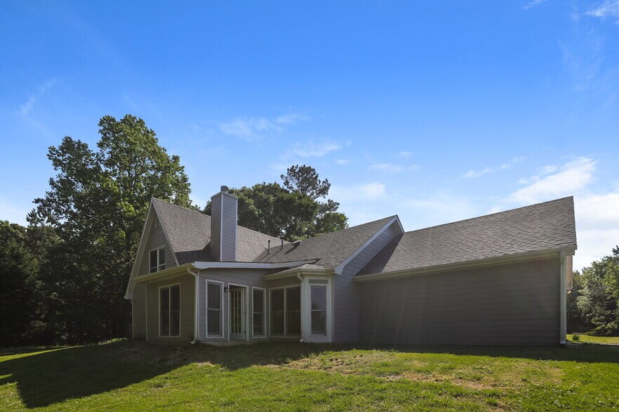 Building Photo - 1001 Crown Corners Dr