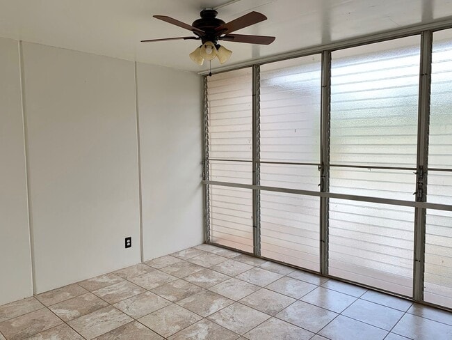 Building Photo - 2 Bedroom/1 Bath/1 parking Cathedral Point...