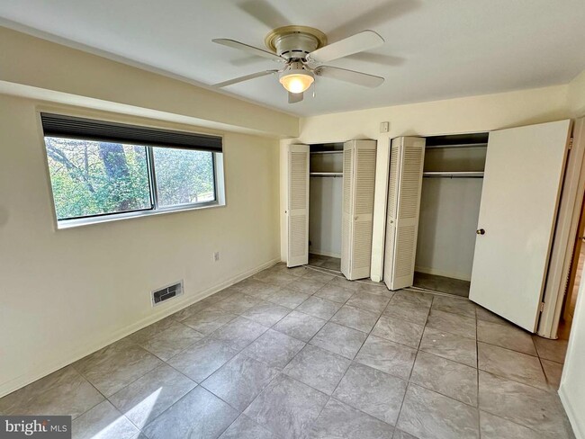 Building Photo - 10670 Weymouth St