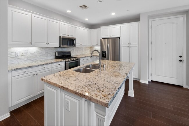 Building Photo - 16421 Veridian Cir