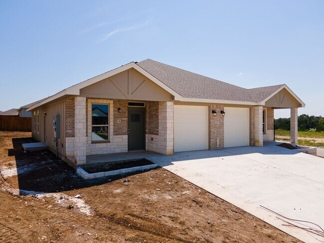 Building Photo - 1 MONTH FREE RENT!!!