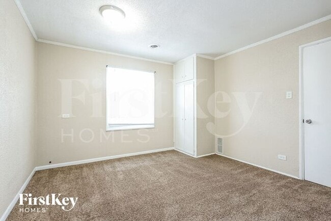 Building Photo - 374 Oswego St