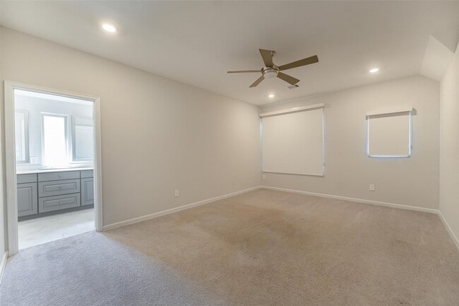 Building Photo - 2123 Rosewood Pnes Ln