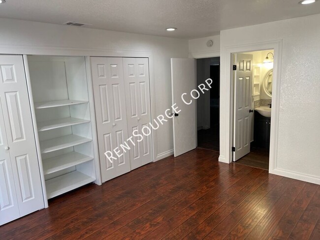 Building Photo - 3 Bedroom Single Story Home For Rent in La...