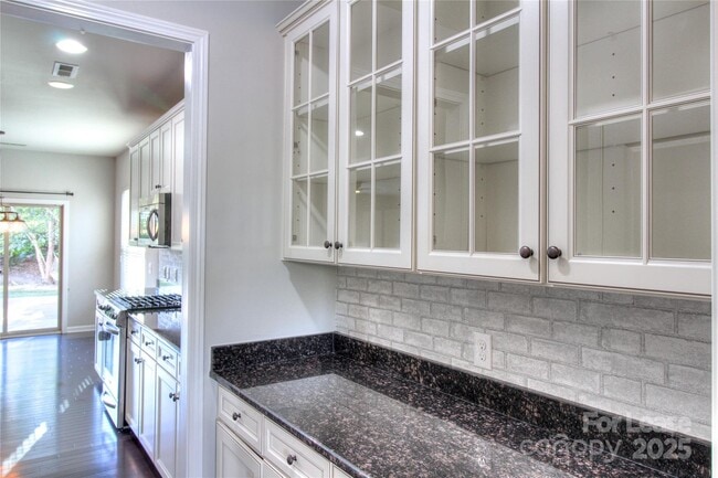 Building Photo - 1444 Ridgehaven Rd