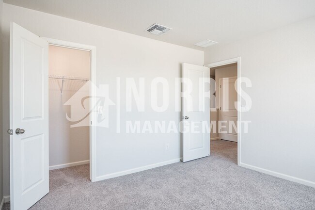 Building Photo - MOVE-IN SPECIAL: Large Home in Coolidge