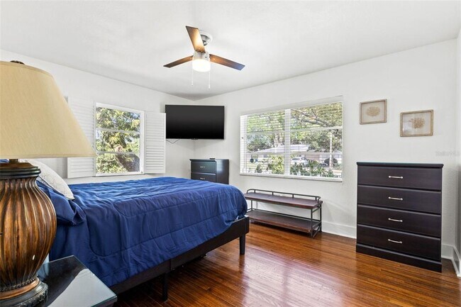 Building Photo - 104 N Cirus Ave